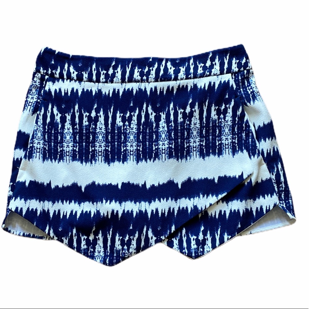 Women Skort Double V Flap front Blue White Size L